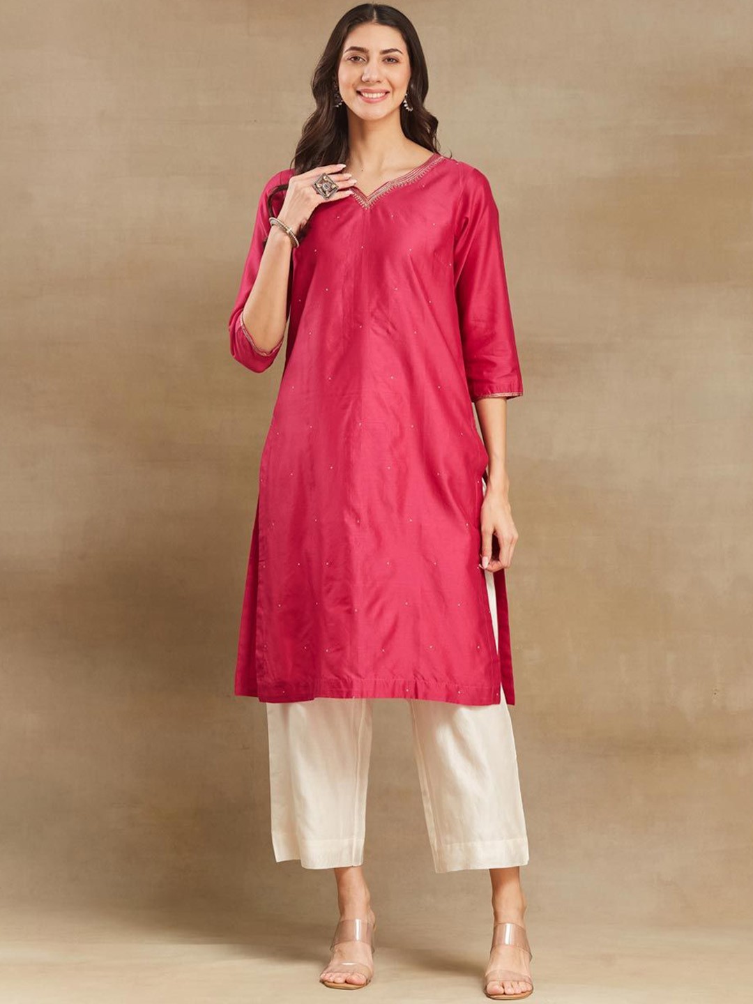 

Fabindia Embroidered Sweetheart Neck Sequins Cotton Silk Straight Kurta, Magenta