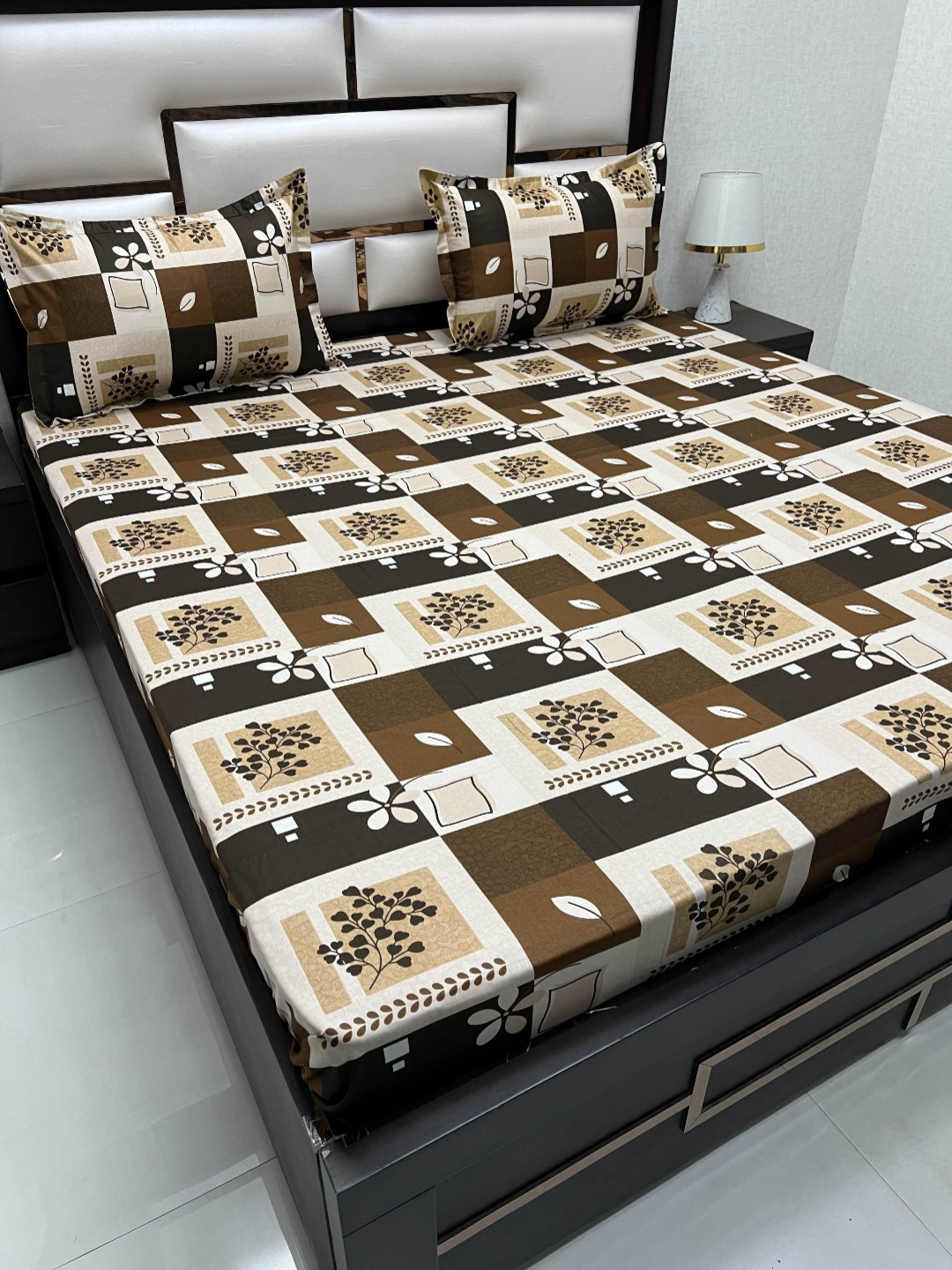 

Pure Decor Passion Fur Brown & White Floral 260 TC Queen Bedsheet With 2 Pillow Covers