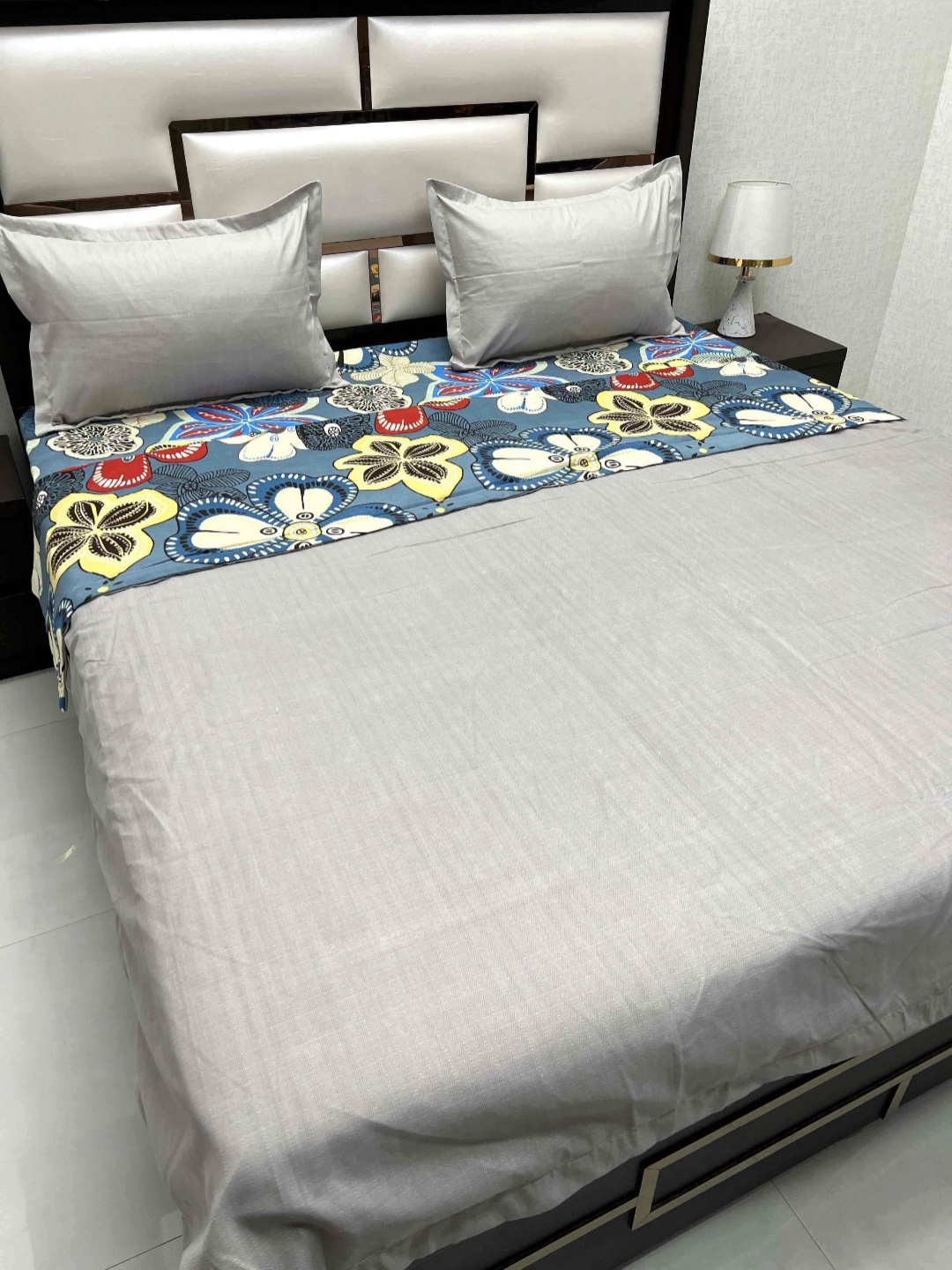 

Pure Decor Blue & Yellow Floral Cotton 4 Pieces Double King Superfine Bedding Set