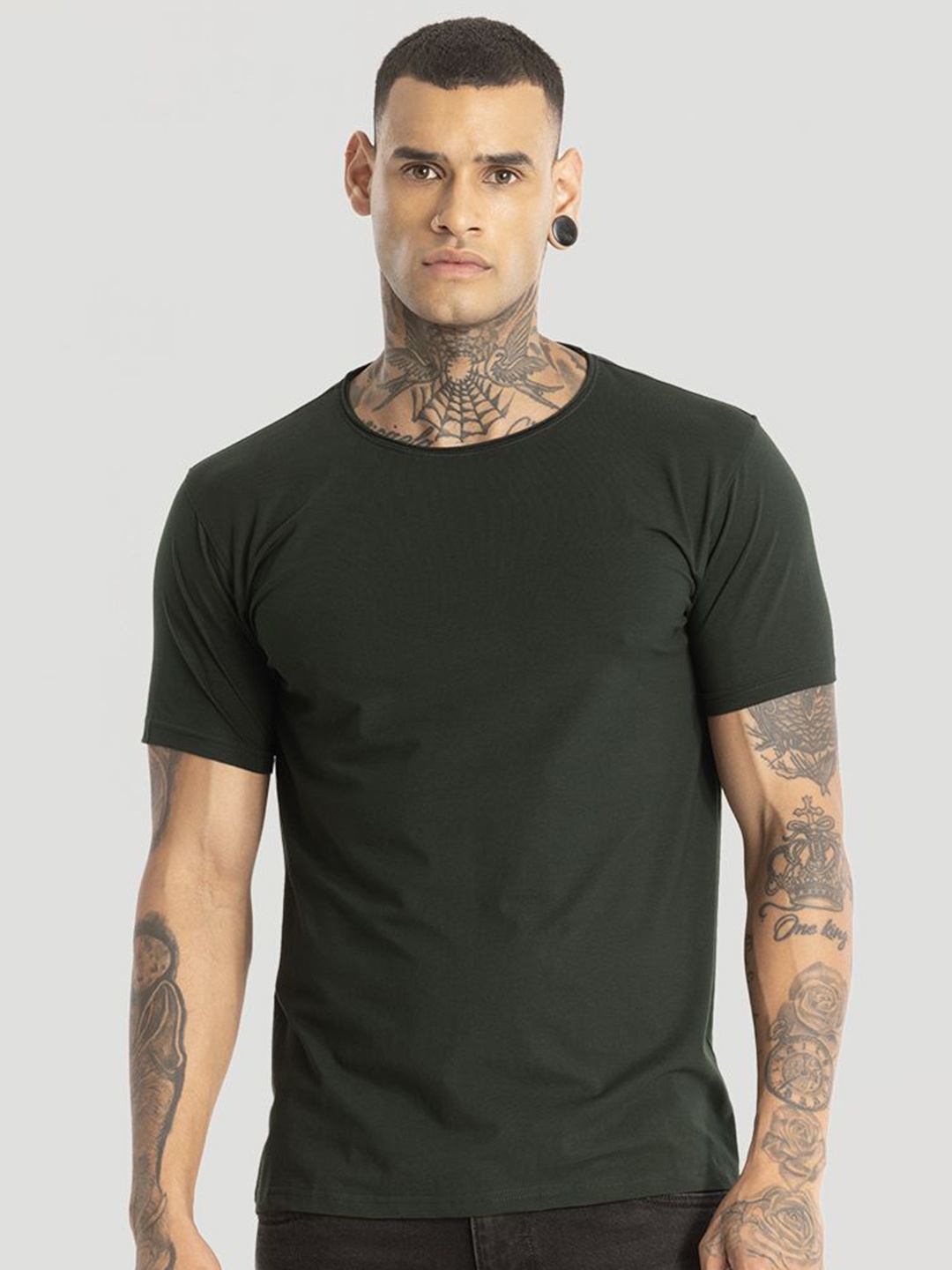 

Snitch Men Solid Round Neck Cotton Slim Fit T-Shirt, Green