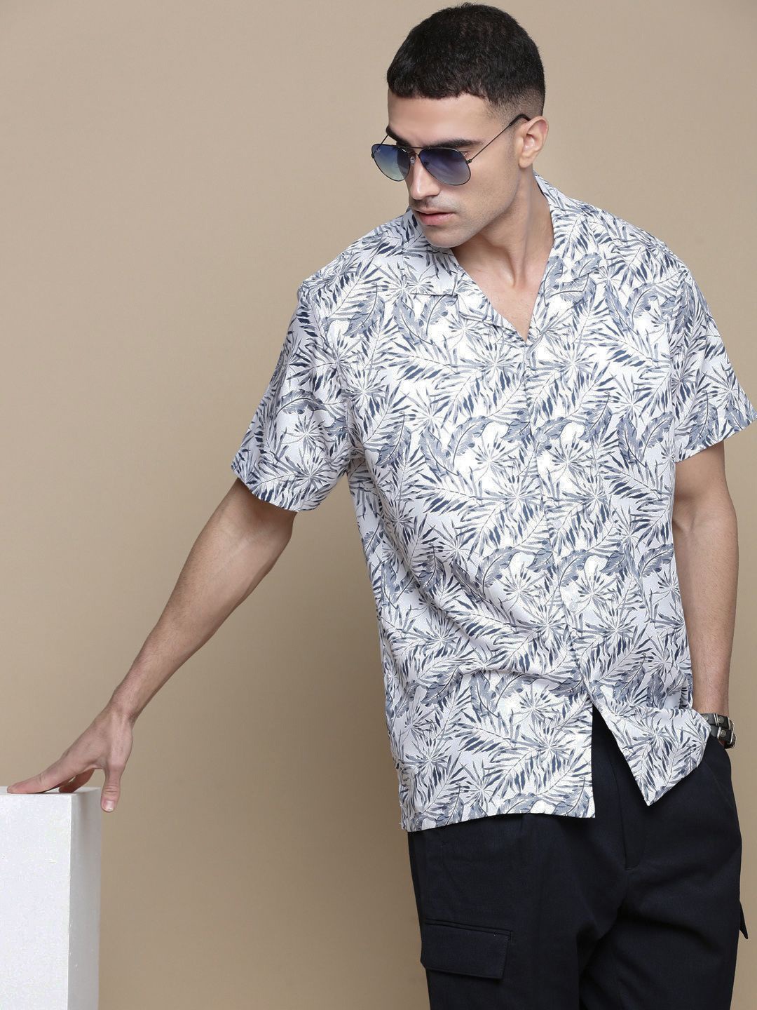 

INVICTUS Men Sport Cuban Collar Floral Printed Cotton Relaxed Fit Casual Shirt, White