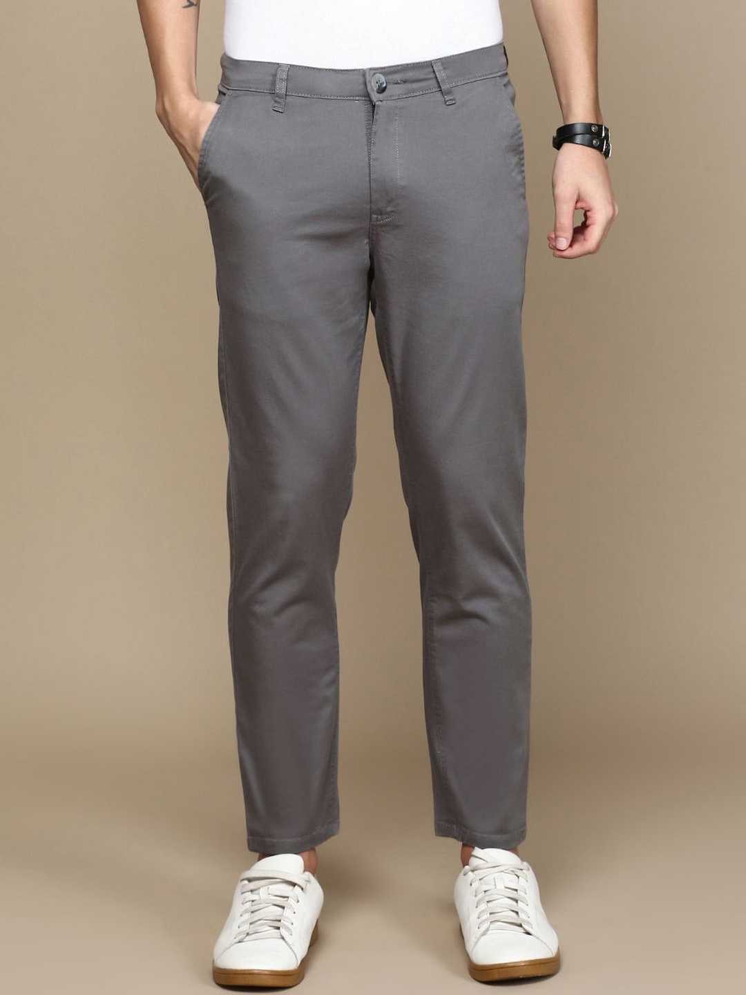 

Chennis Men Solid Chinos Trousers, Grey