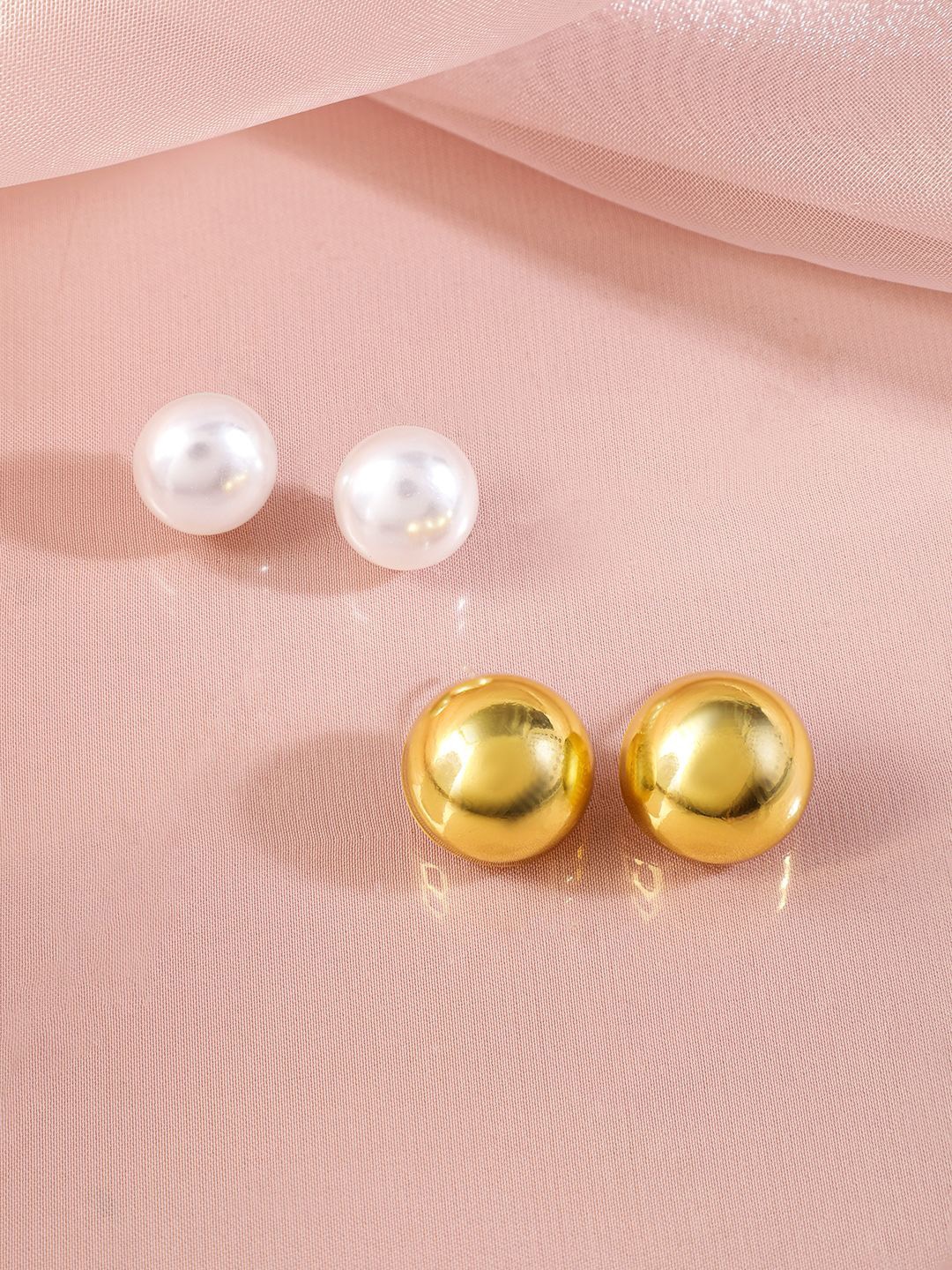 

Rubans Voguish Set Of 2 Gold-Plated Circular Pearls Studs, White