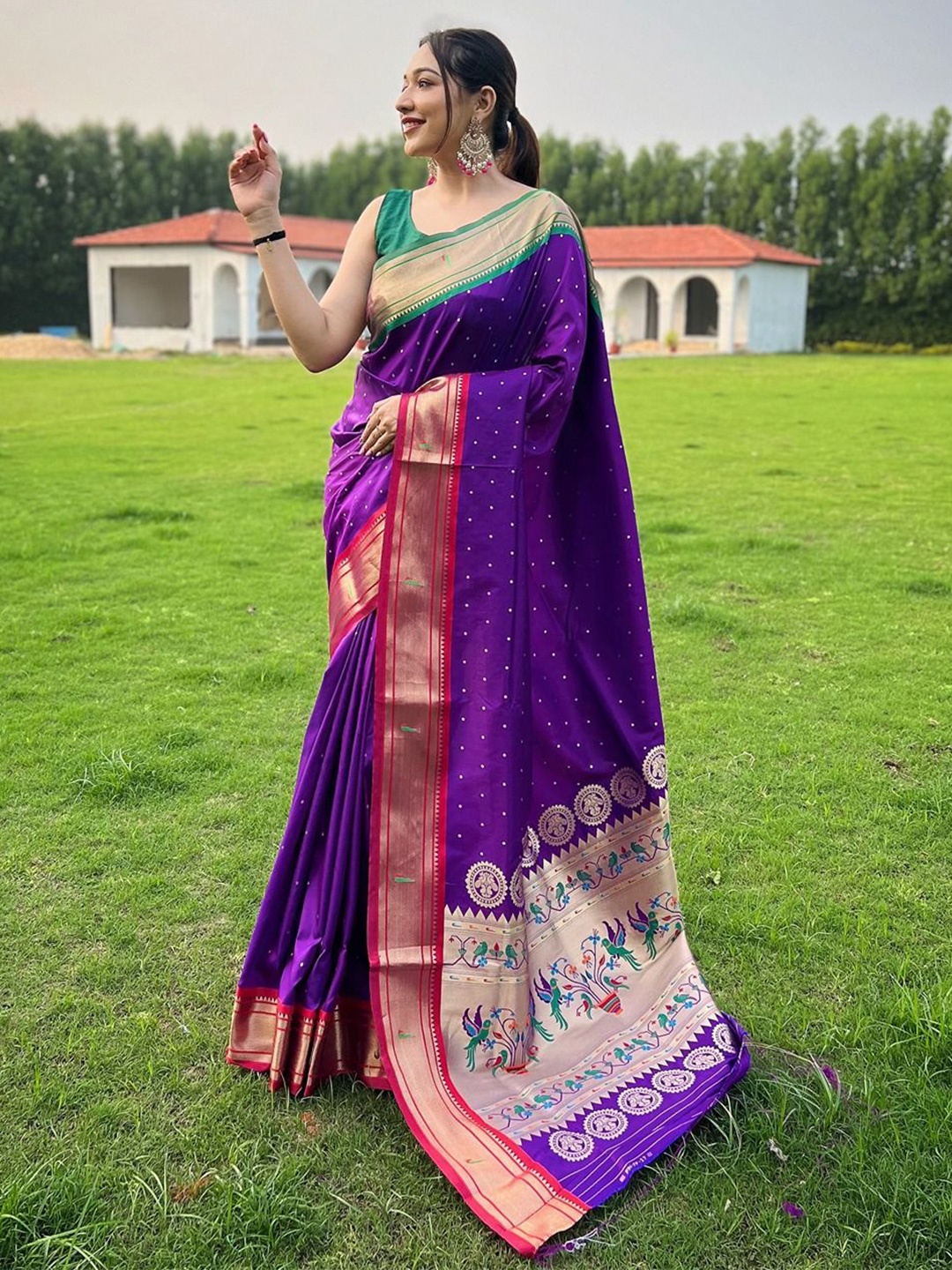 

SGF11 Women Woven Design Saree With Zari Border, Magenta
