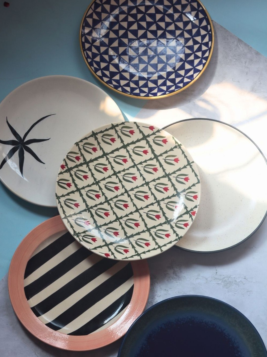 

WEAVING HOMES White & Black 6 Pieces Printed Ceramic Dinner Plates