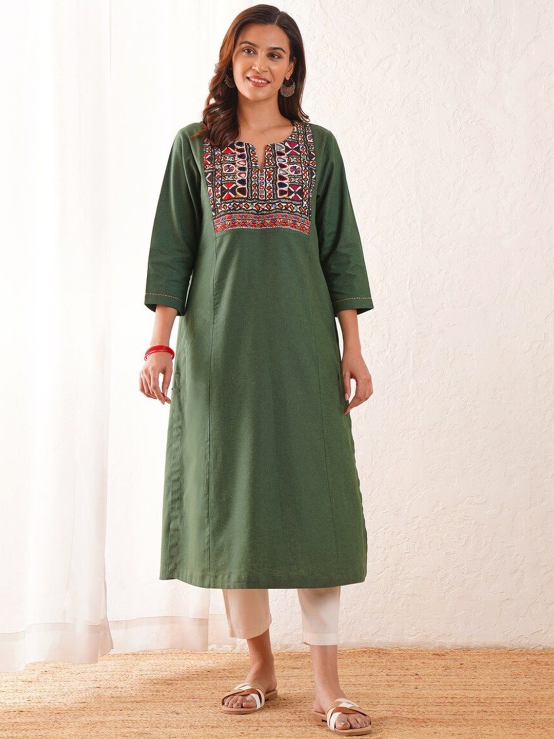 

JAYPORE Yoke Design Round Neck Mirror Work Pure Cotton Straight Kurta, Green