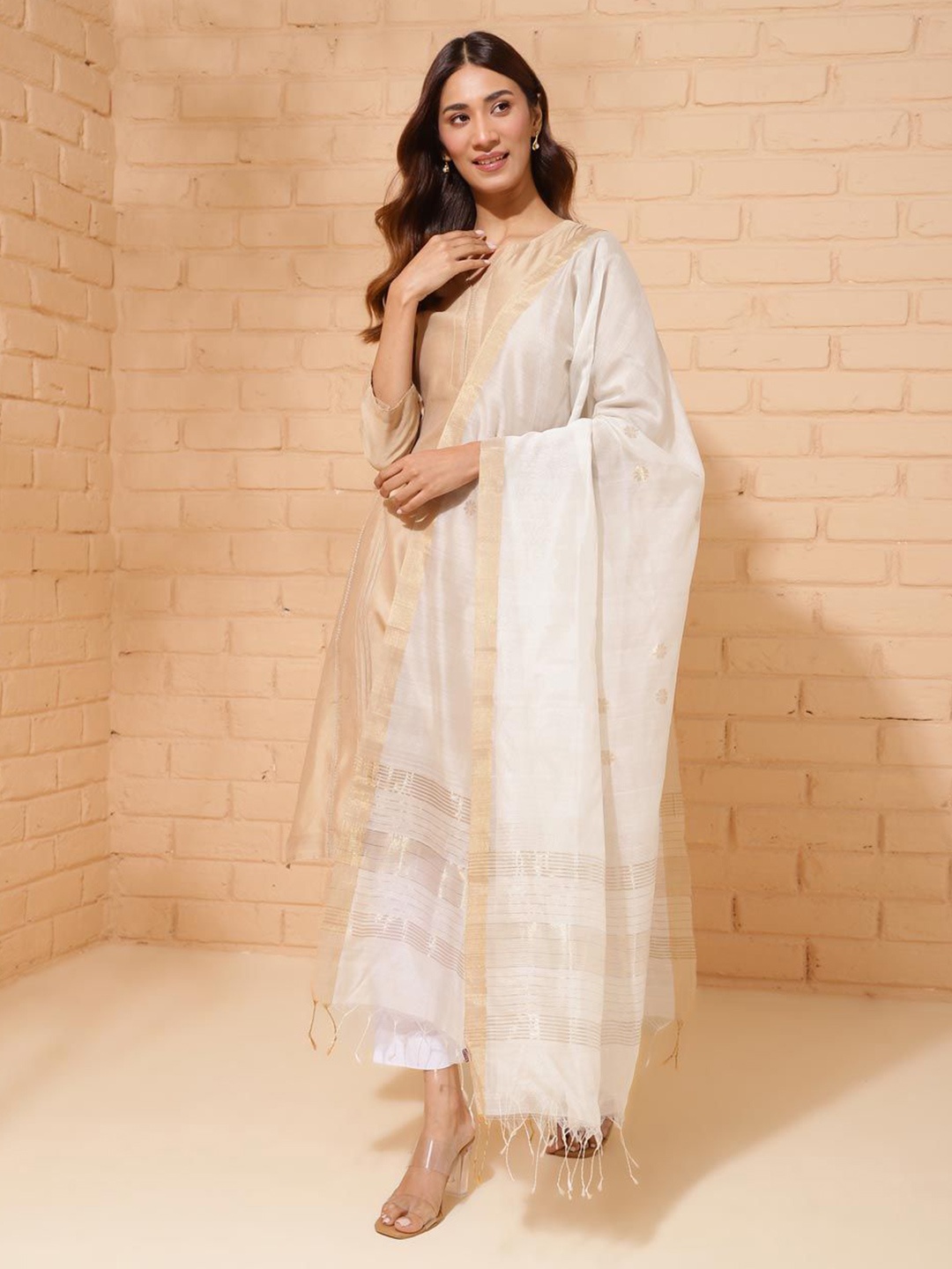 

Fabindia Floral Woven Design Cotton Silk Dupatta, White