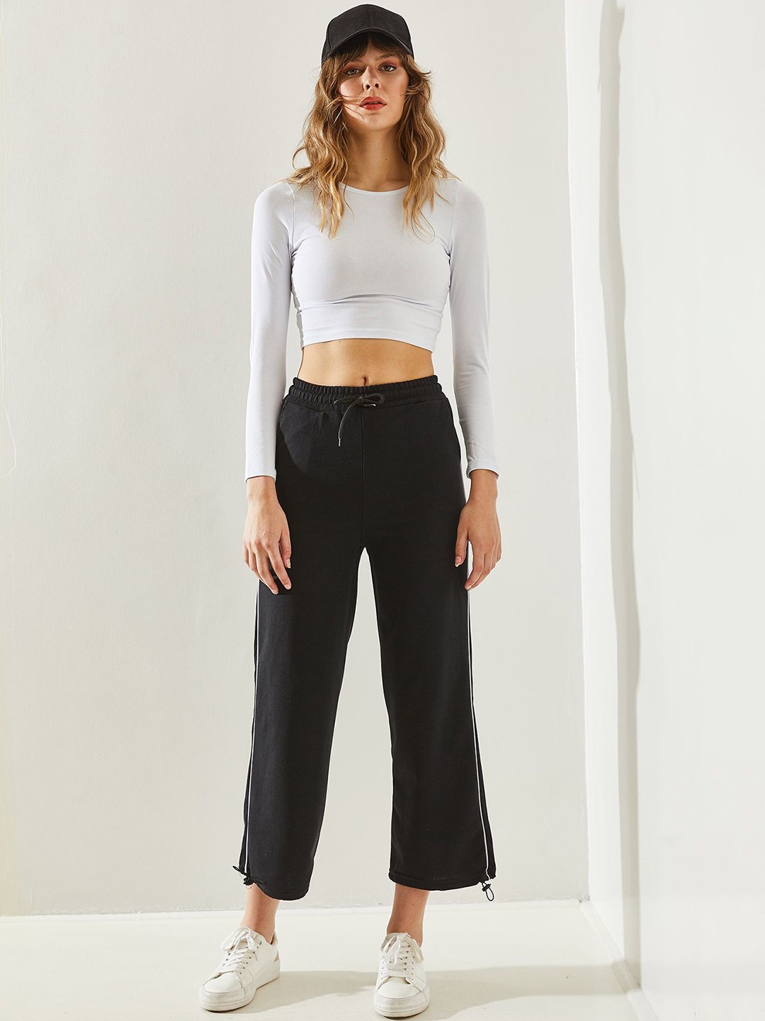 

BIANCO LUCCI Women Mid Rise Track Pants, Black