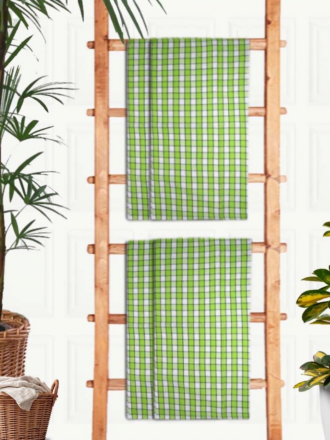 

Aura Green & White 4 Pieces Printed Cotton 210 GSM Extra Soft Bath Towels