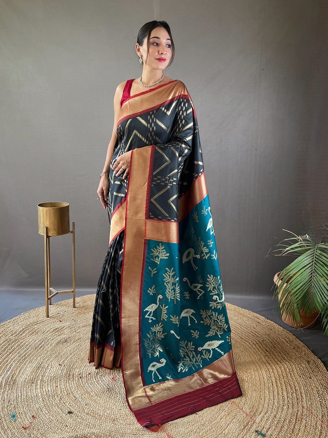 

SGF11 Woven Design Zari Saree, Black