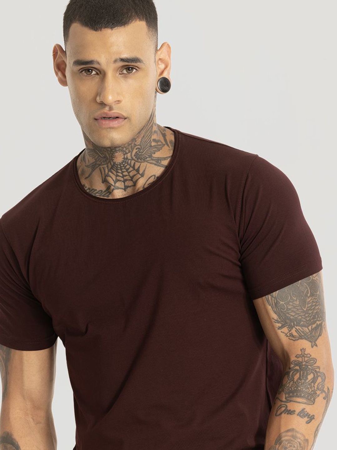 

Snitch Men Solid Round Neck Cotton Slim Fit T-Shirt, Burgundy