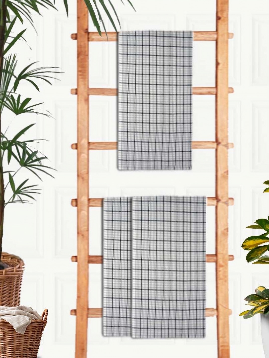 

Aura Premium Grey & White 3 Pieces Checked Cotton 210 GSM Bath Towel