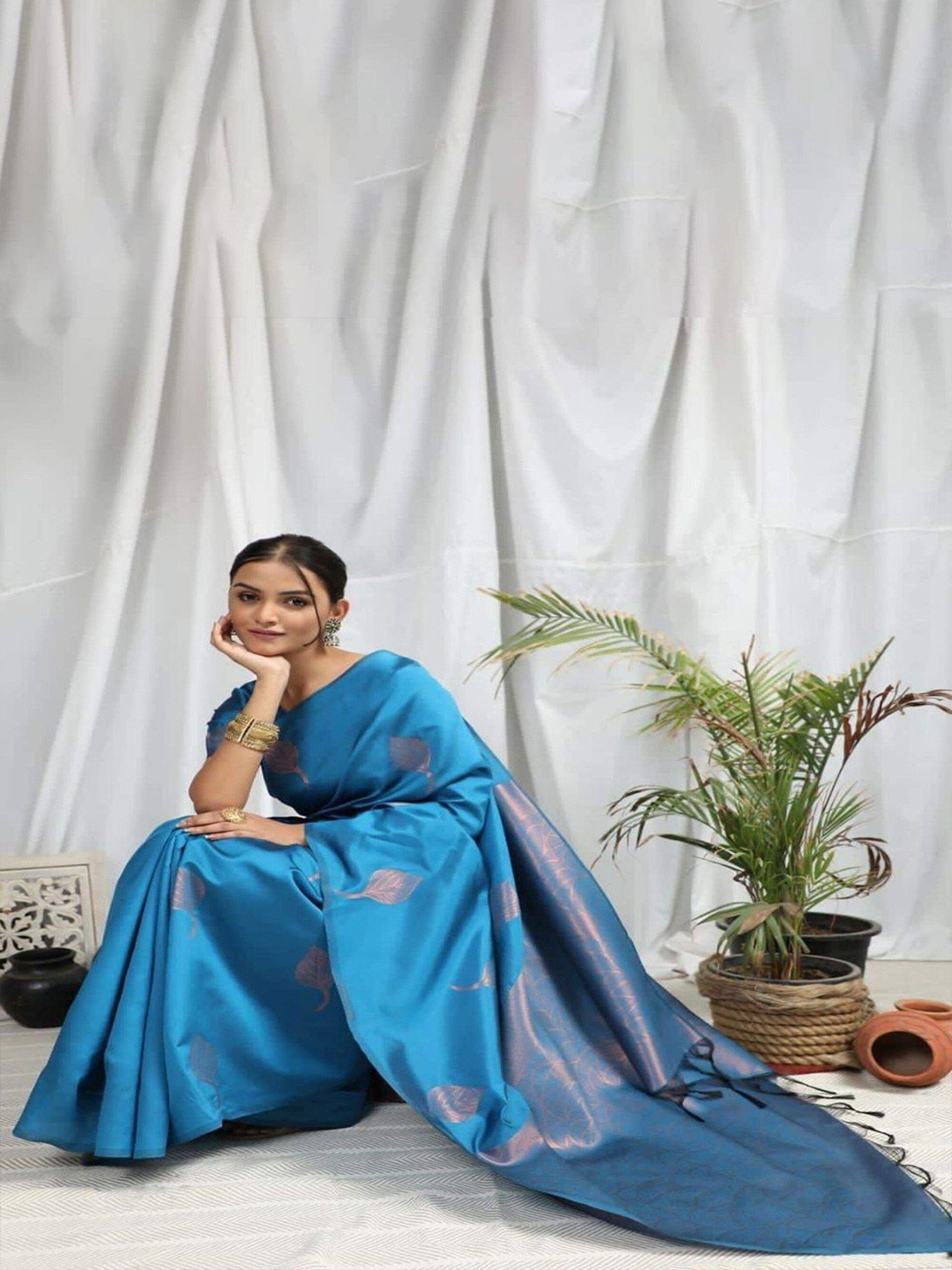 

Sanwariya Silk Woven Design Zari Art Silk Banarasi Saree, Blue