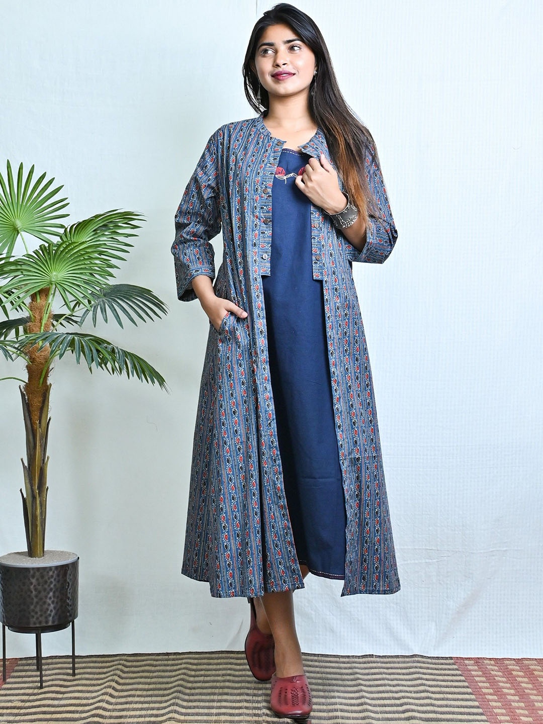 

Earthwear Pure Cotton Ethnic Dress With Jacket, Navy blue