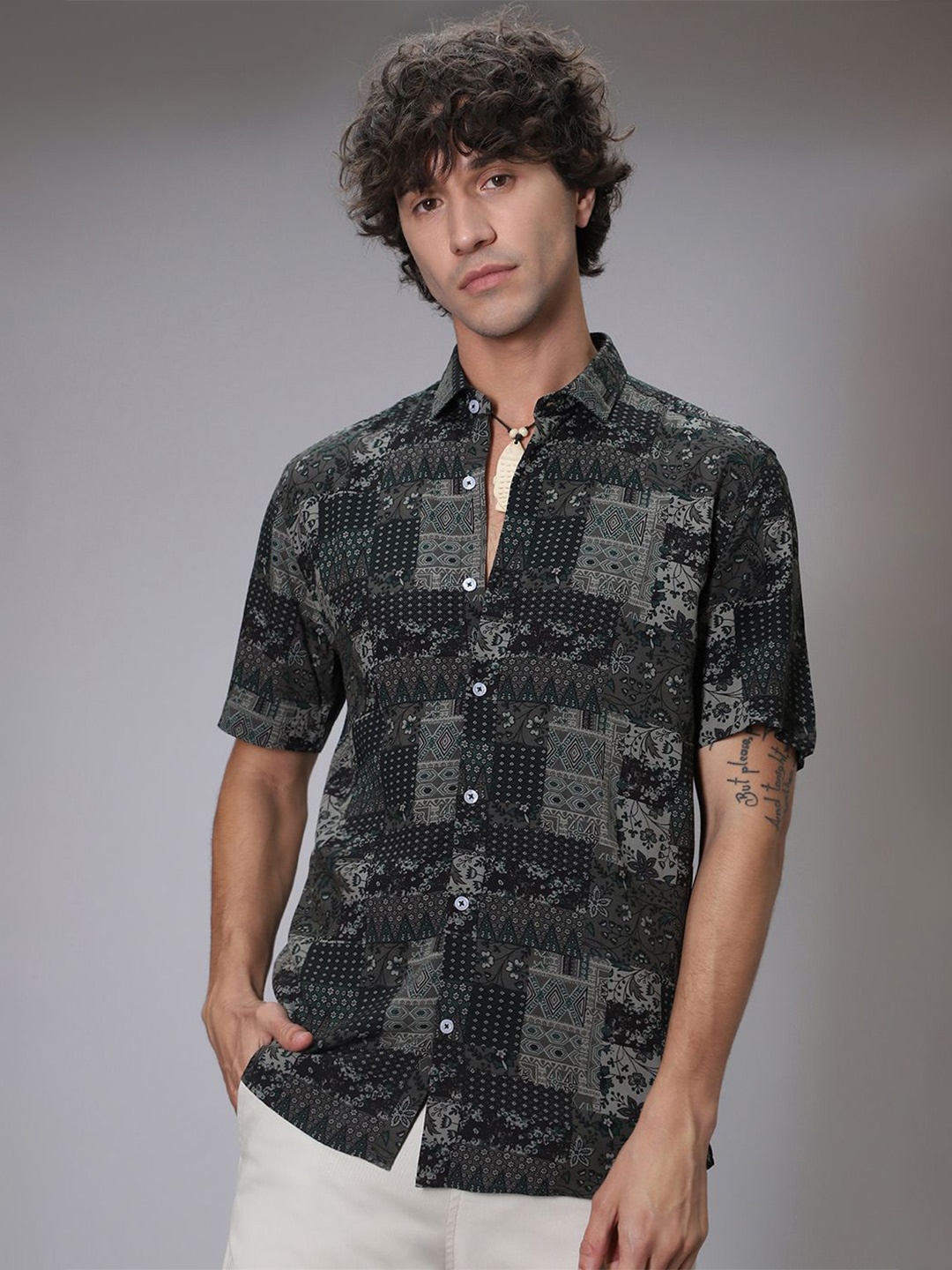 

Banana Club Men Classic Opaque Printed Casual Shirt, Green