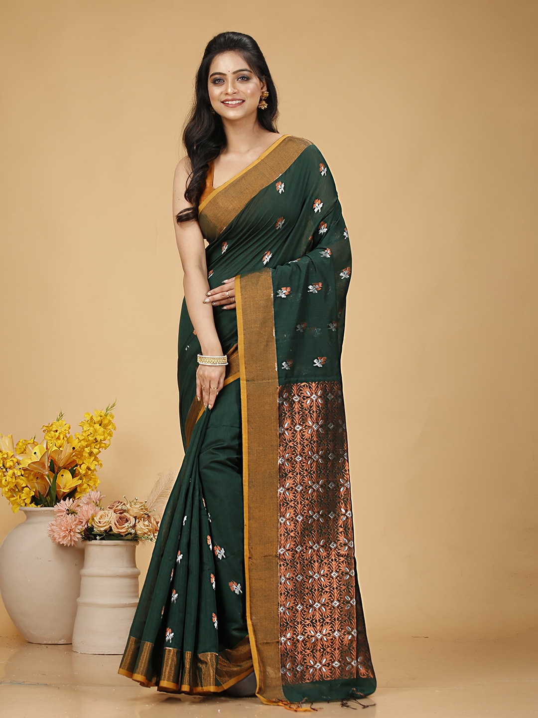 

SLAGHA Floral Zari Silk Cotton Taant Saree, Green