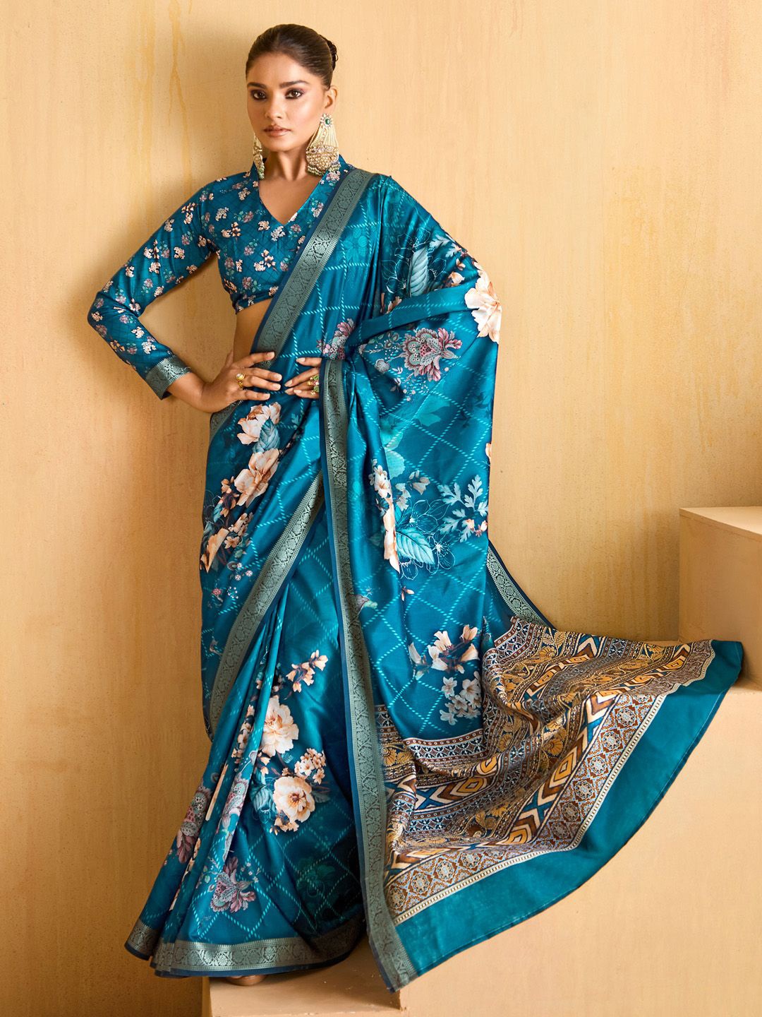 

Saree mall Floral Printed Zari Sungudi Sarees, Blue