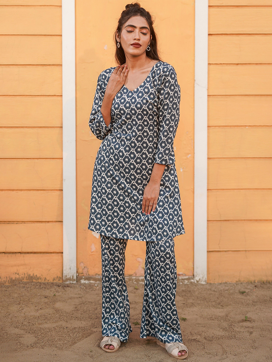

GO BOUJEE Ethnic Motifs Printed Tunic With Palazzo, Navy blue