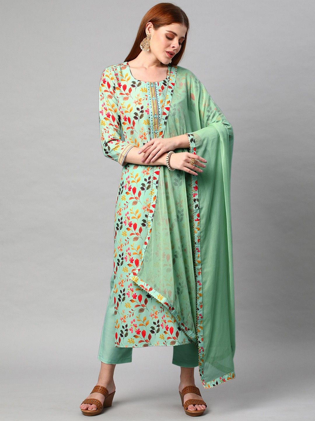 

GoSriKi Floral Printed Straight Kurta with Trousers & Dupatta, Green