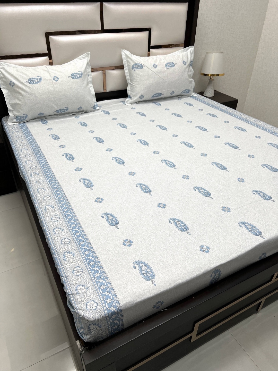 

Pure Decor Royal Passion Blue & White Paisley 380 TC Queen Bedsheet with 2 Pillow Covers