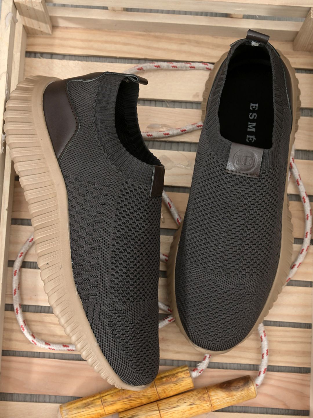 

ESMEE Men Sneakers, Brown