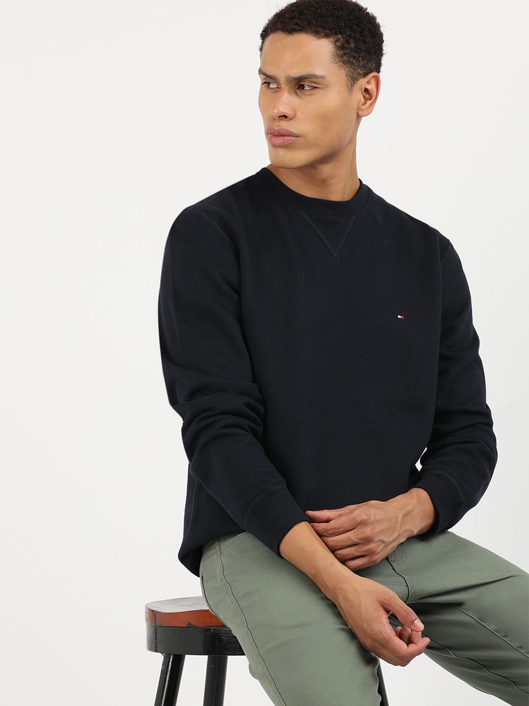 

Tommy Hilfiger Men Solid Round Neck Sweatshirt, Navy blue