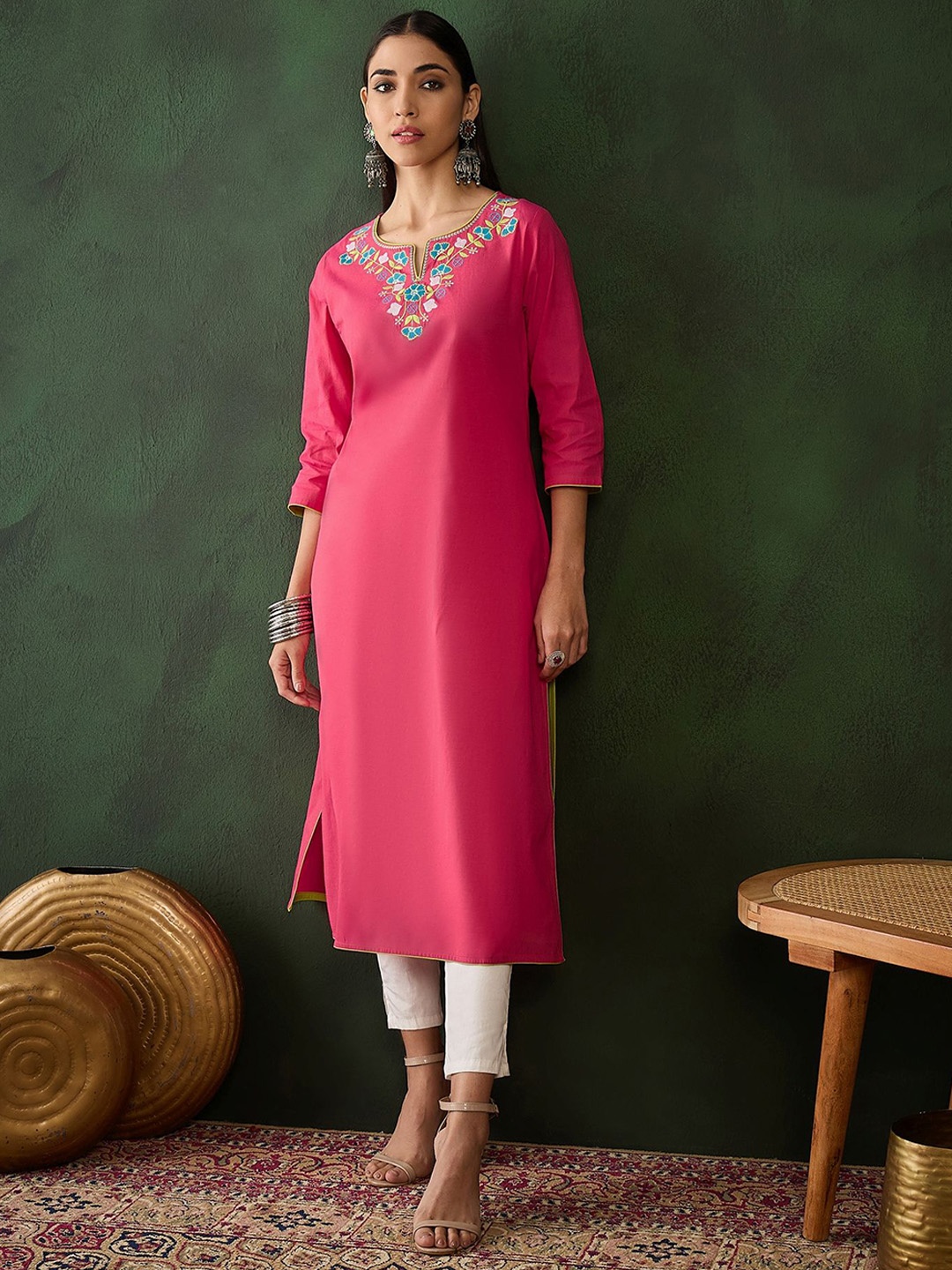 

Sangria Floral Embroidered Thread Work Pure Cotton Kurta, Pink
