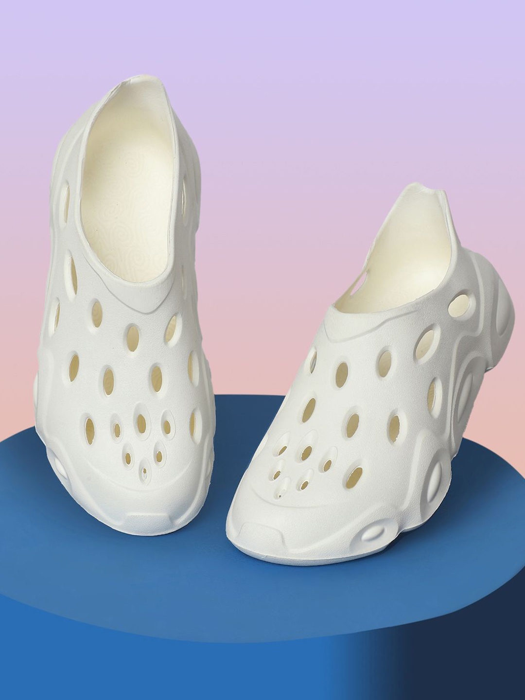 

TAG 7 Men Rubber Solid Clogs, White