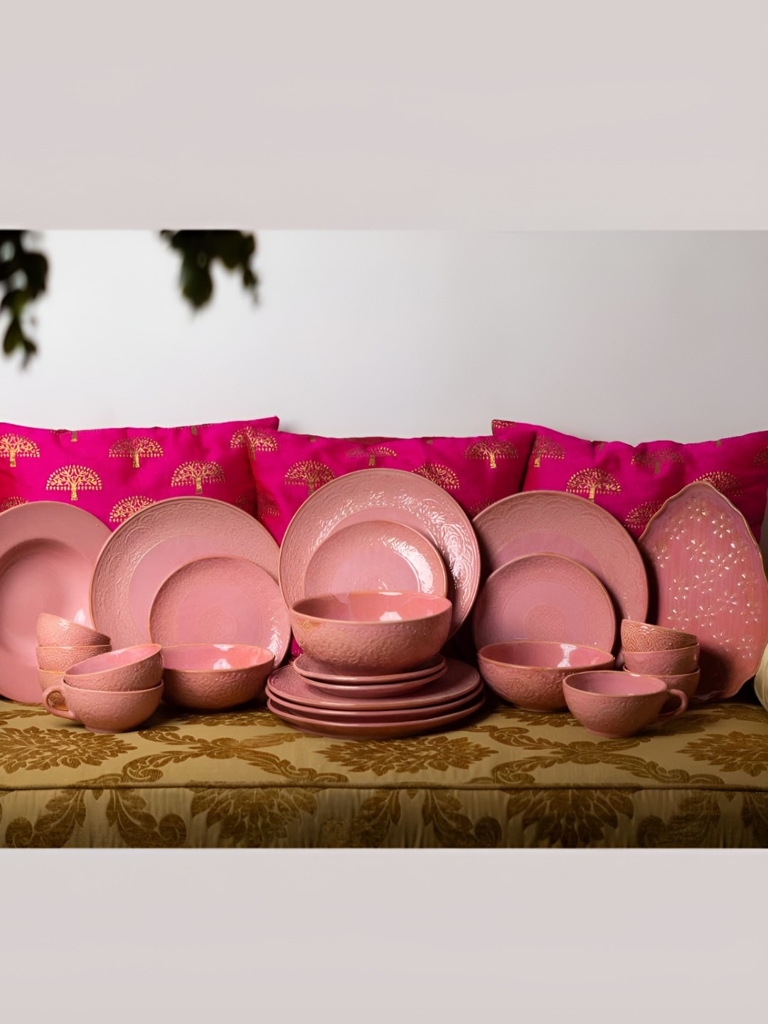 

AMALAFIEE CERAMICS Miami Pink 28 Pieces Textured Dinner Set