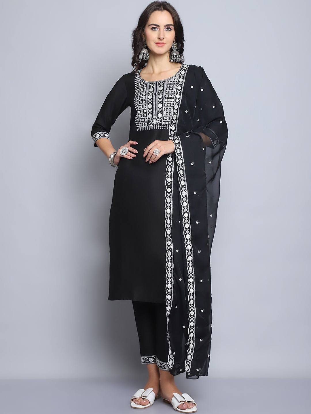 

KLOSIA Ethnic Motifs Embroidered Thread Work Pure Silk Kurta With Trousers & Dupatta, Black