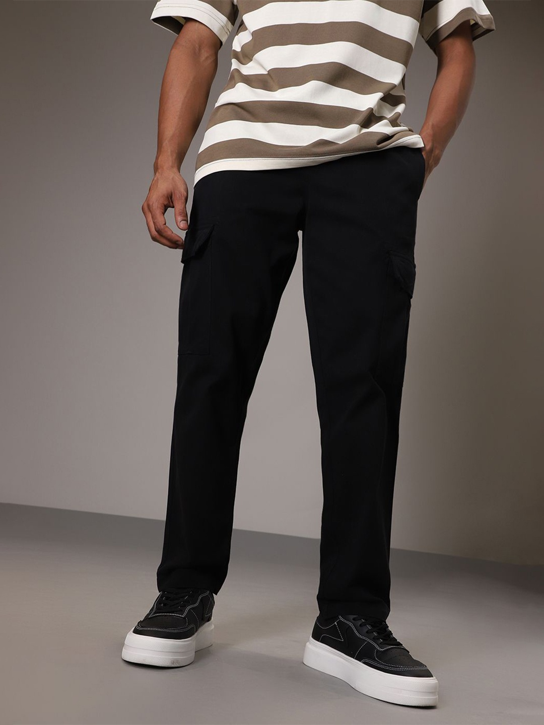 

Banana Club Men Relaxed Mid Rise Cargo Trousers, Black