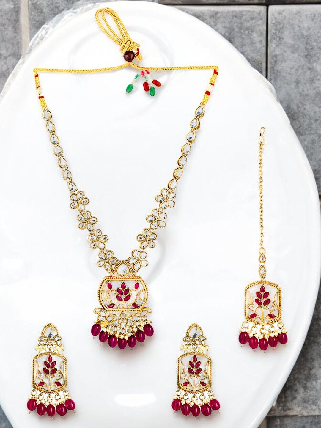 

9blings Gold-Plated Kundan-Studded & Beaded Jewellery Set