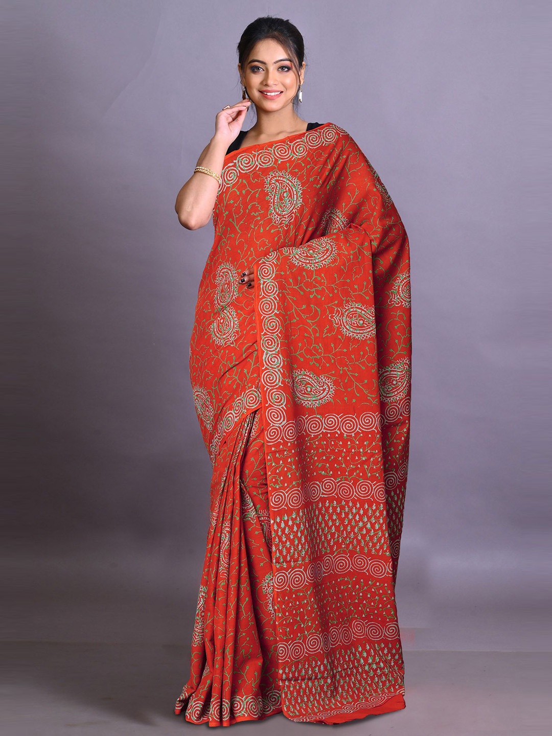 

Unnati Silks Floral Pure Cotton Handloom Block Print Saree, Red