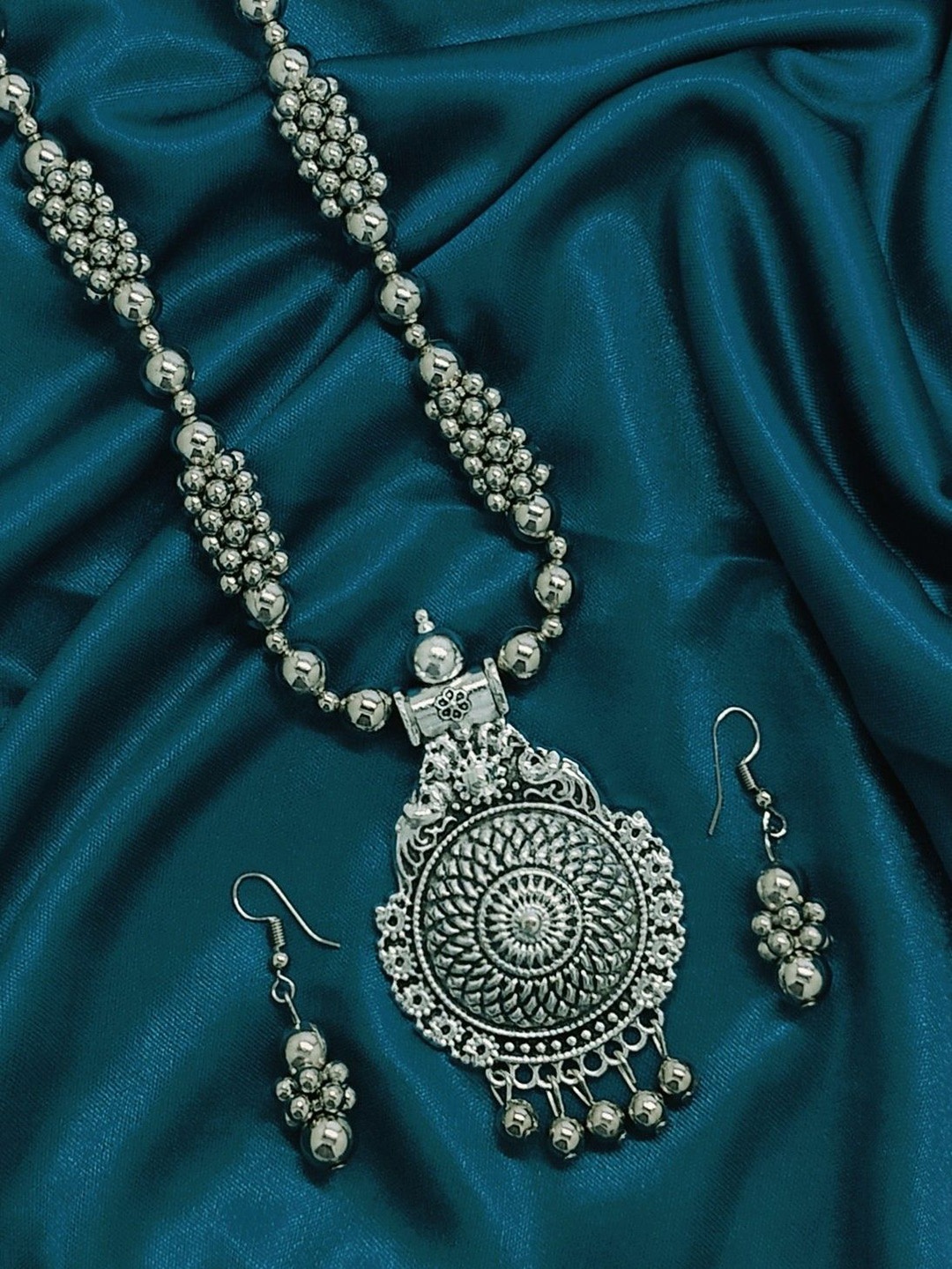 

9blings Silver-Plated Oxidised Beads-Studded Jewellery Set
