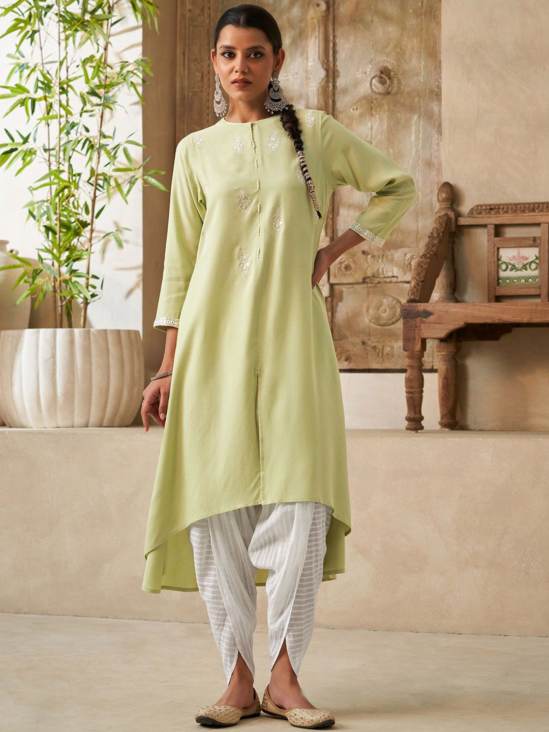 

DRESOUL Floral Embroidered High Slit Beads and Stones Kurta with Dhoti Pant, Green