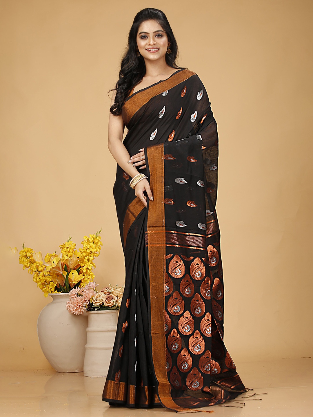 

SLAGHA Ethnic Motifs Woven Design Zari Taant Saree, Black