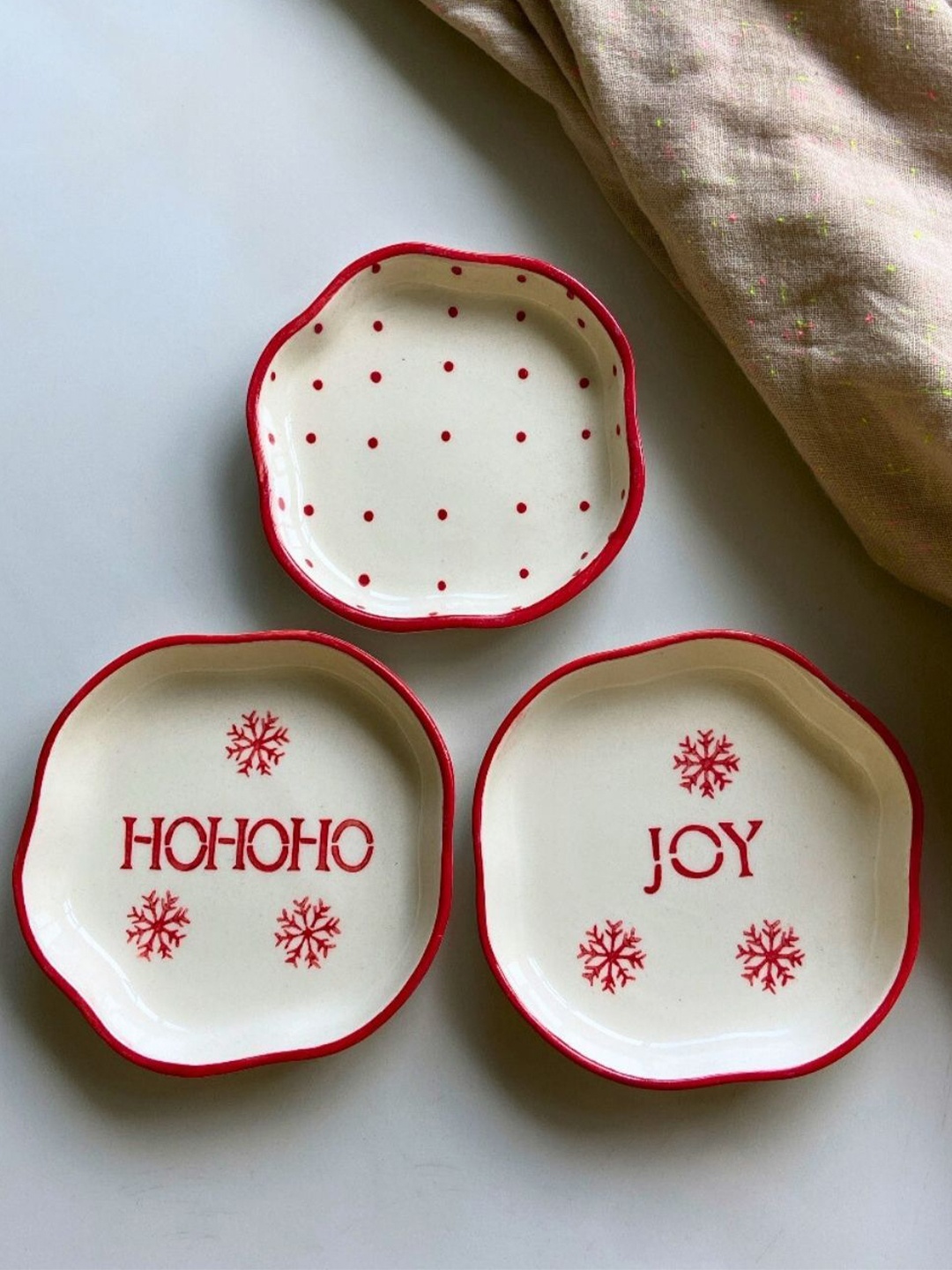 

WEAVING HOMES Red & White 3 Pieces Printed Ceramic Plates