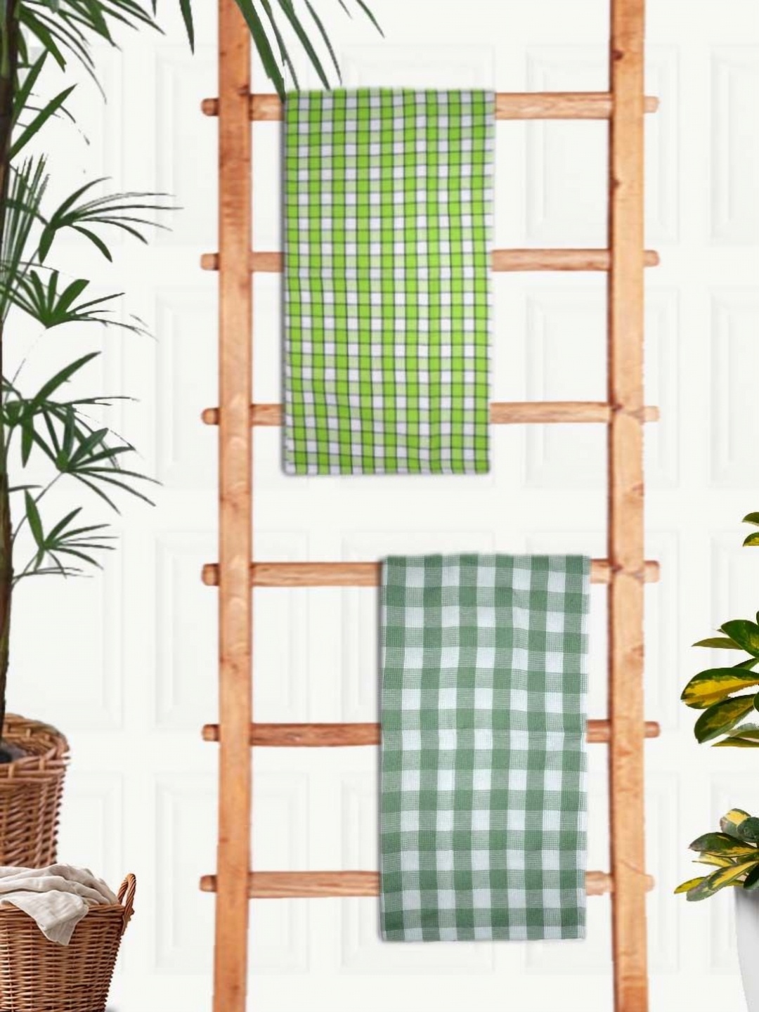 

Aura Green & White 2 Pieces Printed Cotton 210 GSM Extra Soft Bath Towels