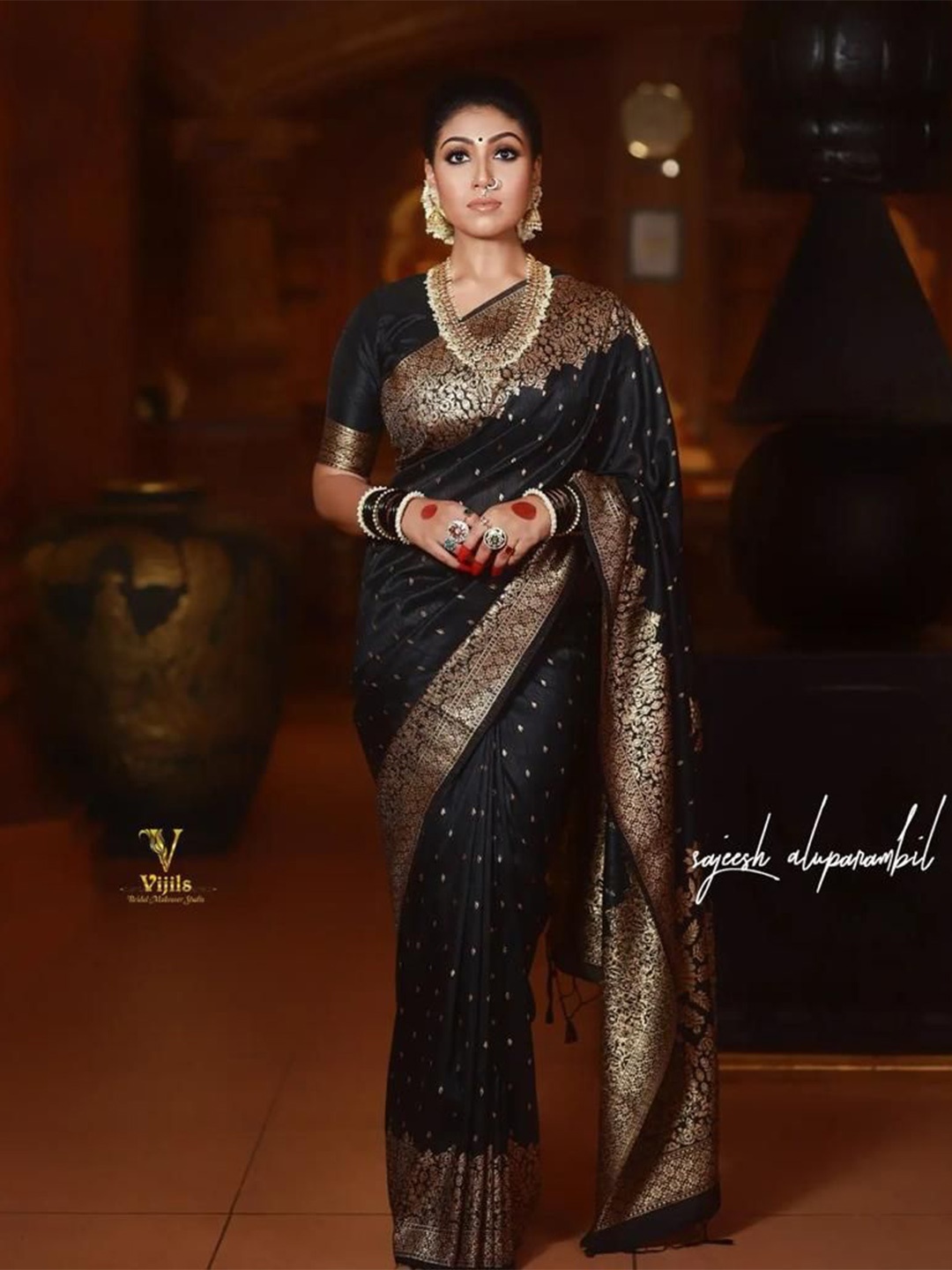 

QENY Woven Design Zari Pure Silk Banarasi Saree, Black