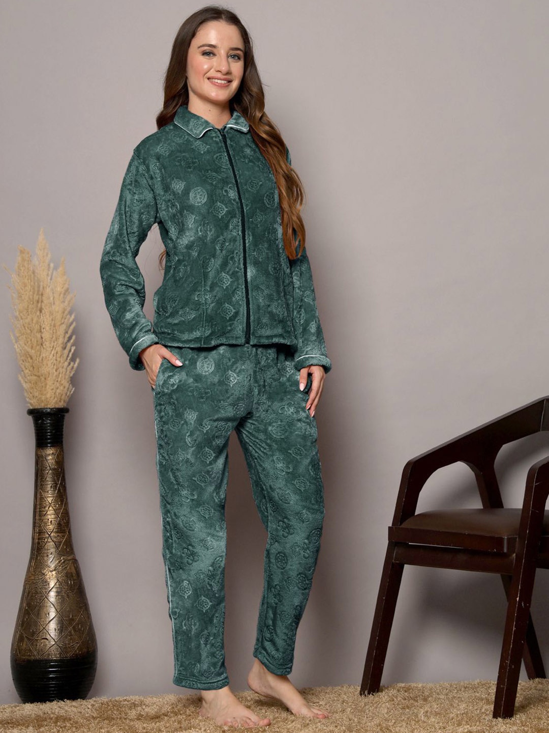 

FABINALIV Geometric Embossed Zip Closure Winter Night Suit, Green