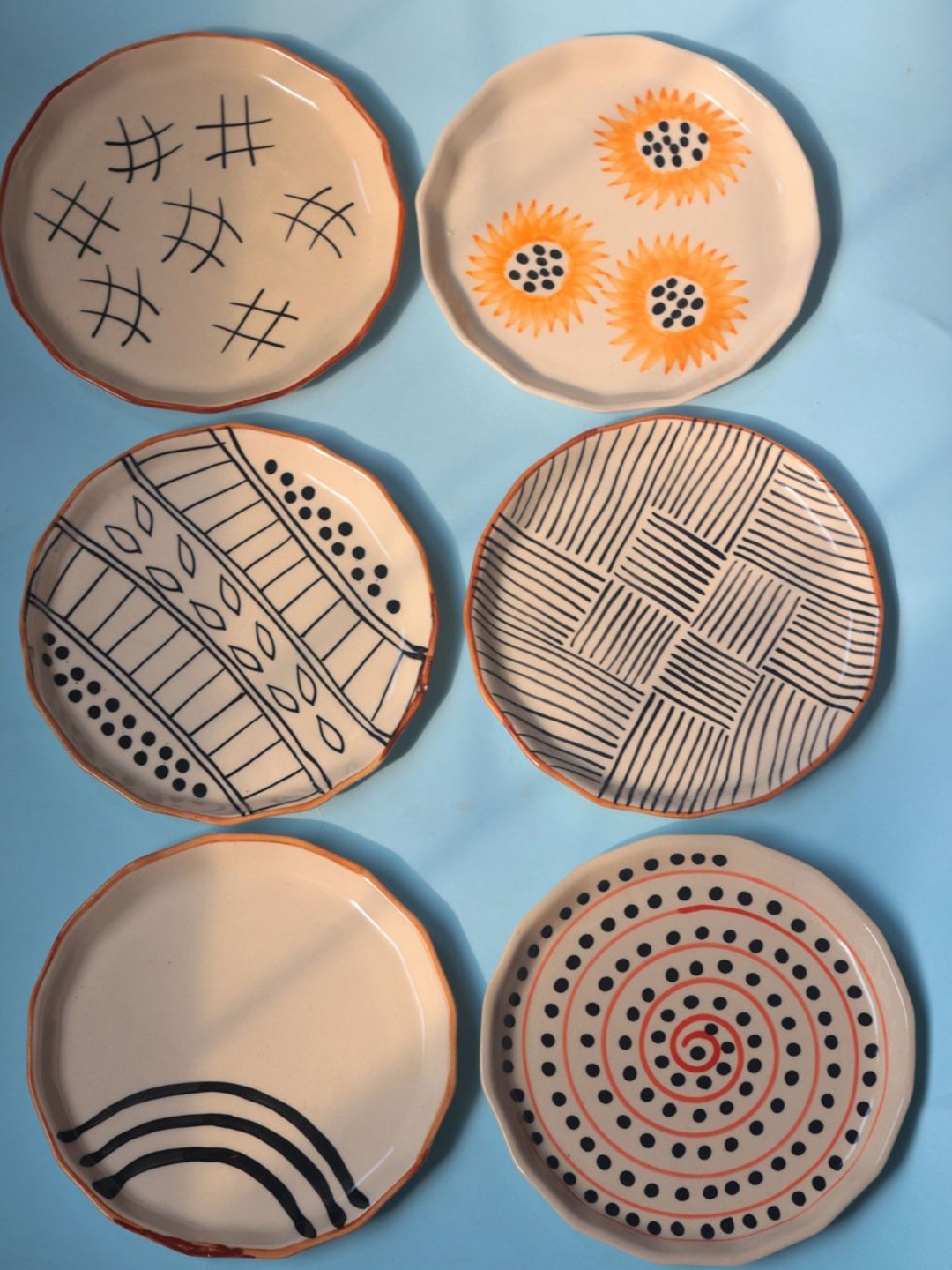 

WEAVING HOMES Off White & Black 6 Pieces Printed Ceramic Glossy Snack Plates