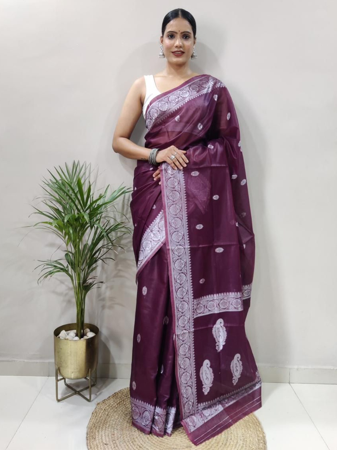 

QENY Woven Design Zari Art Silk Banarasi Saree, Purple