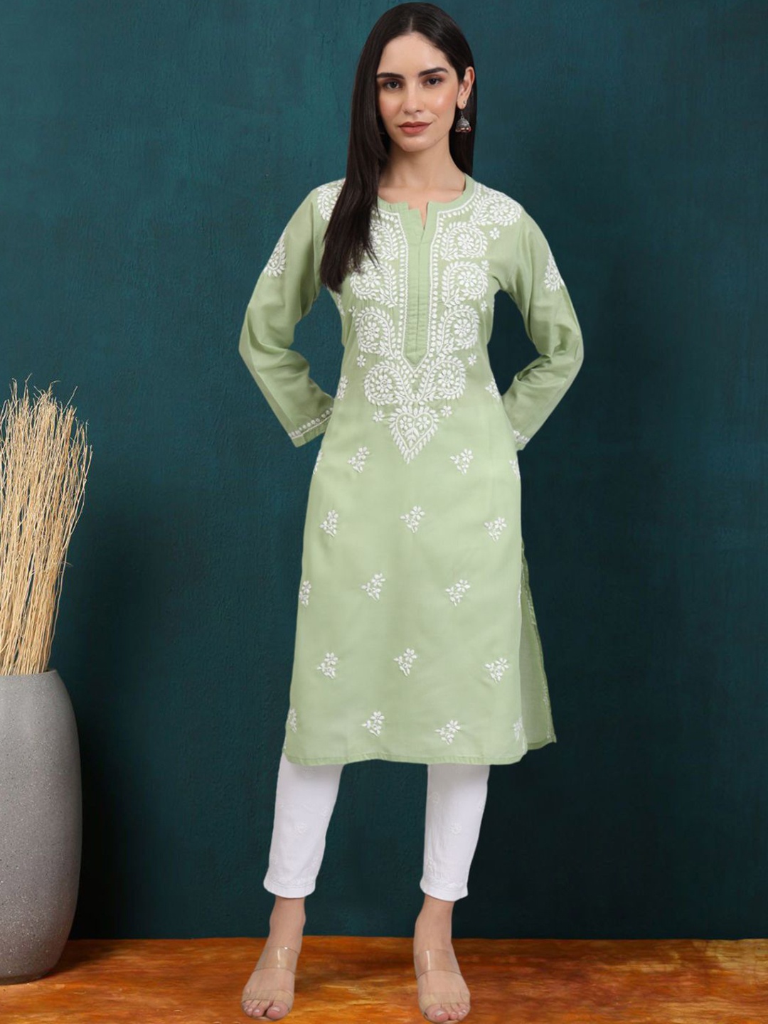 

PARAMOUNT CHIKAN Women Embroidered Lucknowi Chikankari Cotton Kurta, Green