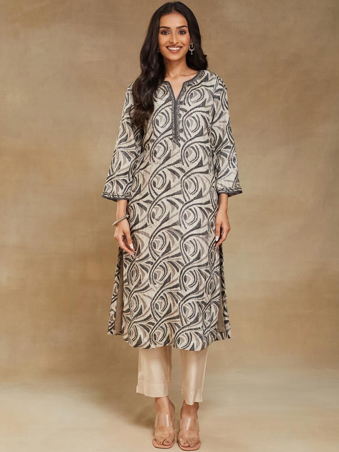 

Fabindia Abstract Printed Sequins Round Notch Neck Silk Straight Kurta, Grey