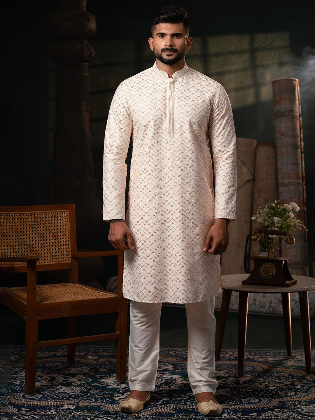 

TheEthnic.Co Men Ethnic Motifs Embroidered Regular Thread Work Kurta with Trousers, Pink
