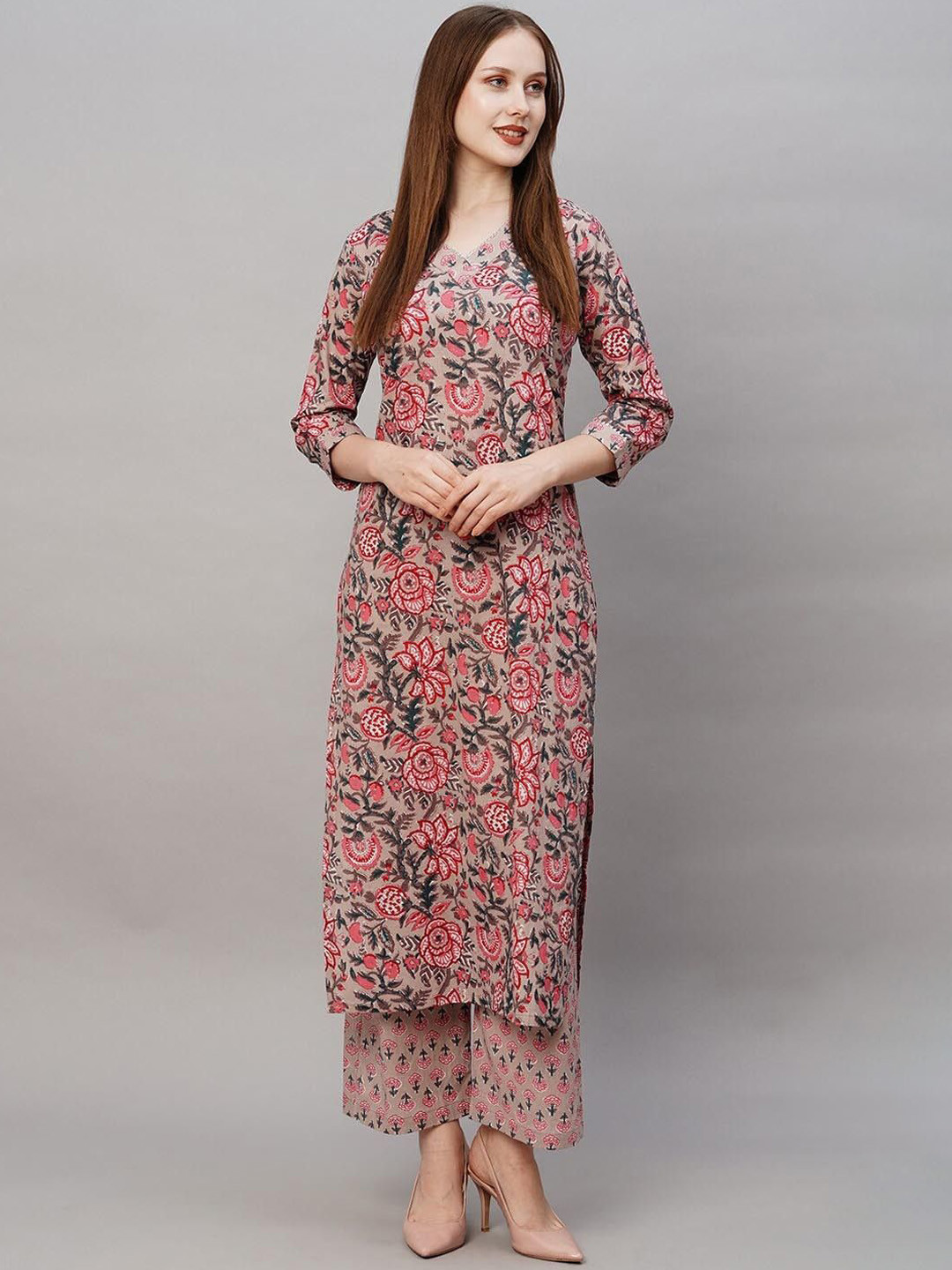 

GoSriKi Floral Printed Straight Kurta with Palazzos, Peach
