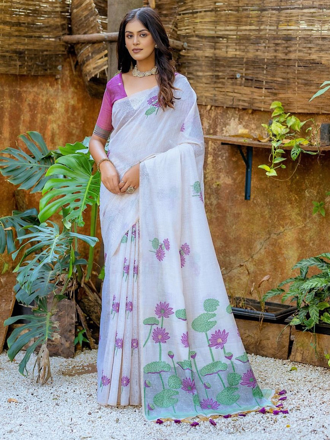 

GAJARAI Floral Muga Saree, White