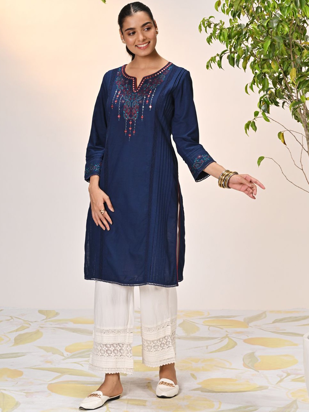 

Lakshita Ethnic Motifs Embroidered Straight Kurta, Navy blue