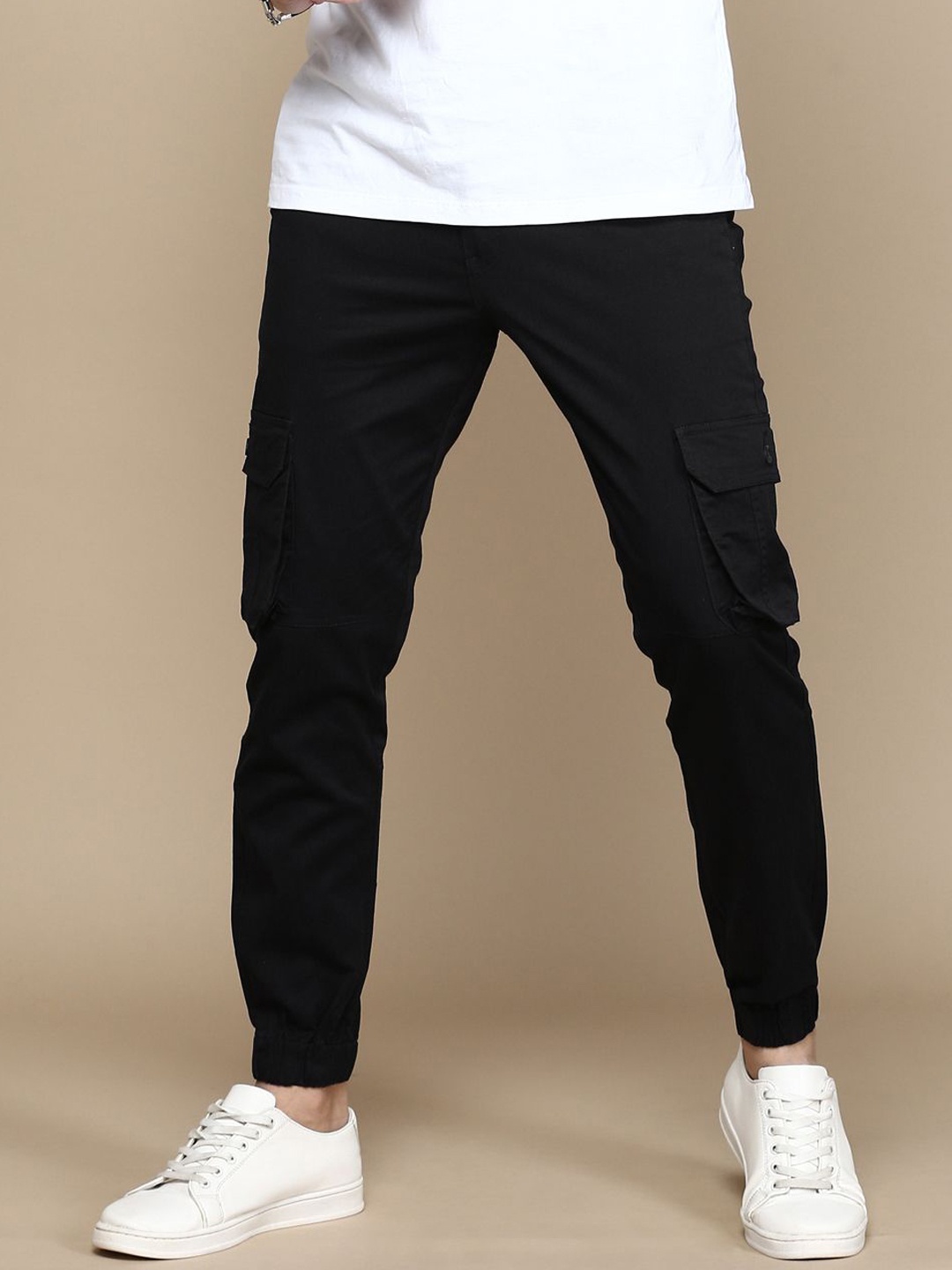 

Chennis Men Solid Chinos Trousers, Black
