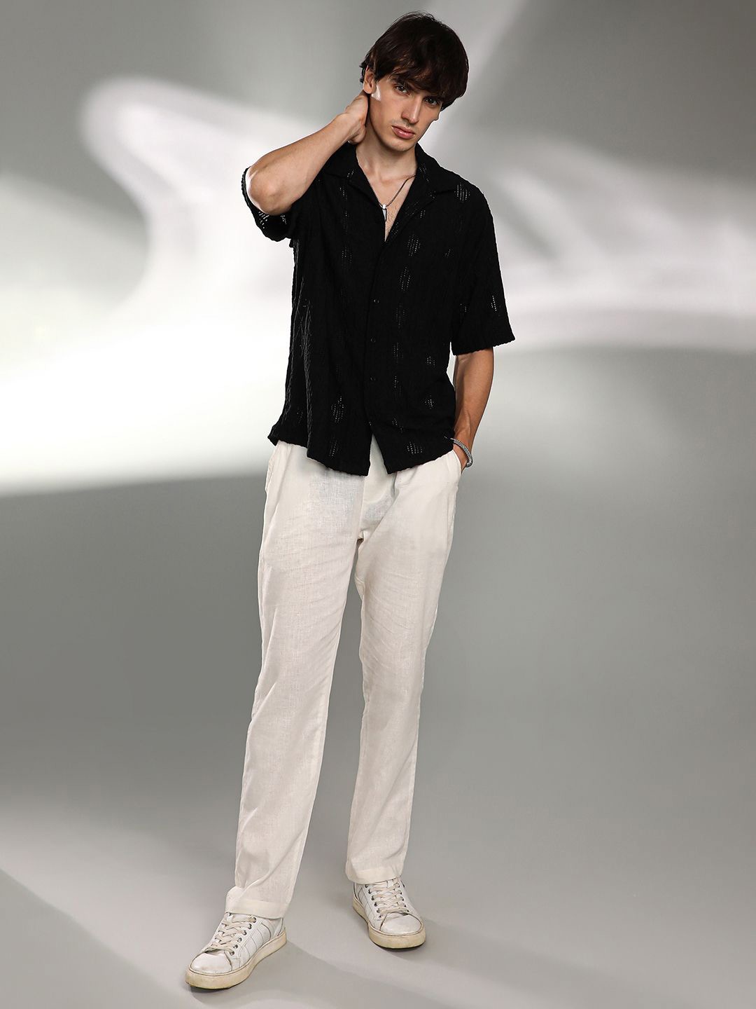 

Campus Sutra Men Comfort Spread Collar Solid Cotton Oversized Casual Shirt, Black